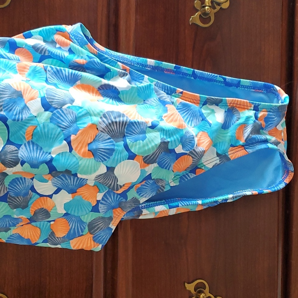 NWT clam shell design swim suit - Picture 3 of 7